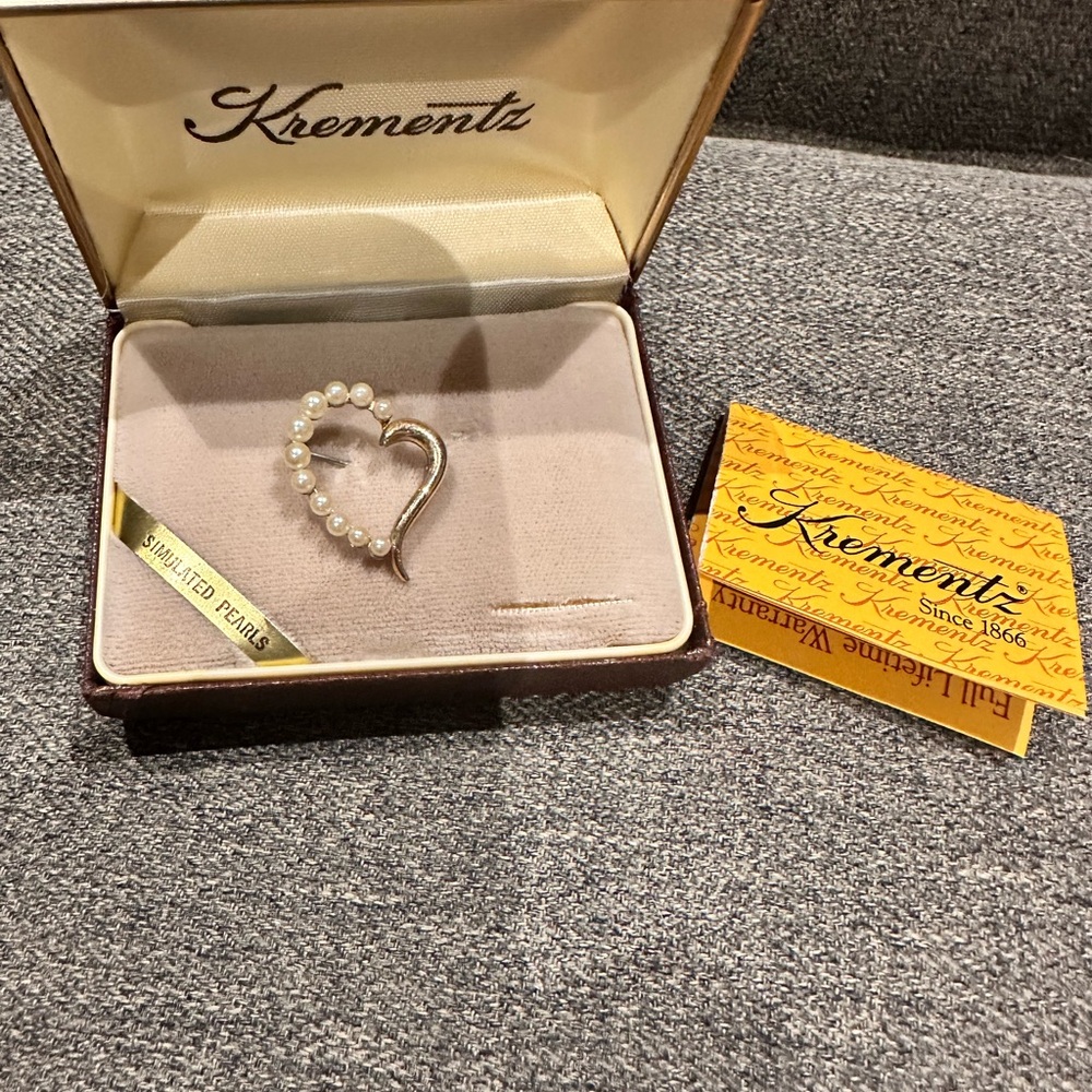 Vintage Krementz brooch